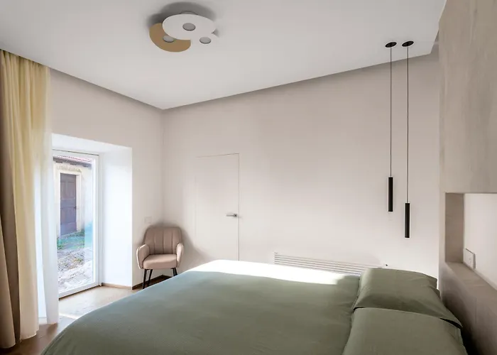 Via Del Pontile * Nesso