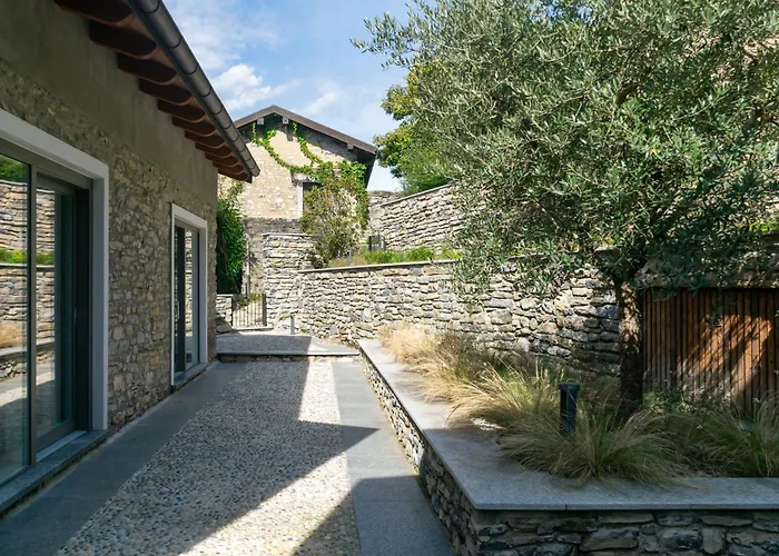 Via Del Pontile * Nesso